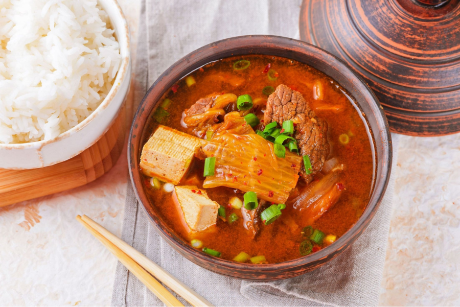 Canh Hàn Quốc không chỉ đơn thuần là món ăn mà còn là một nét văn hóa đặc trưng tại xứ Hàn