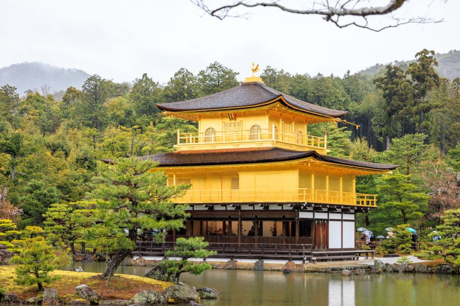 Kinkaku-ji là biểu tượng cho sự giàu có và quyền lực của giới quý tộc Nhật Bản thời xưa