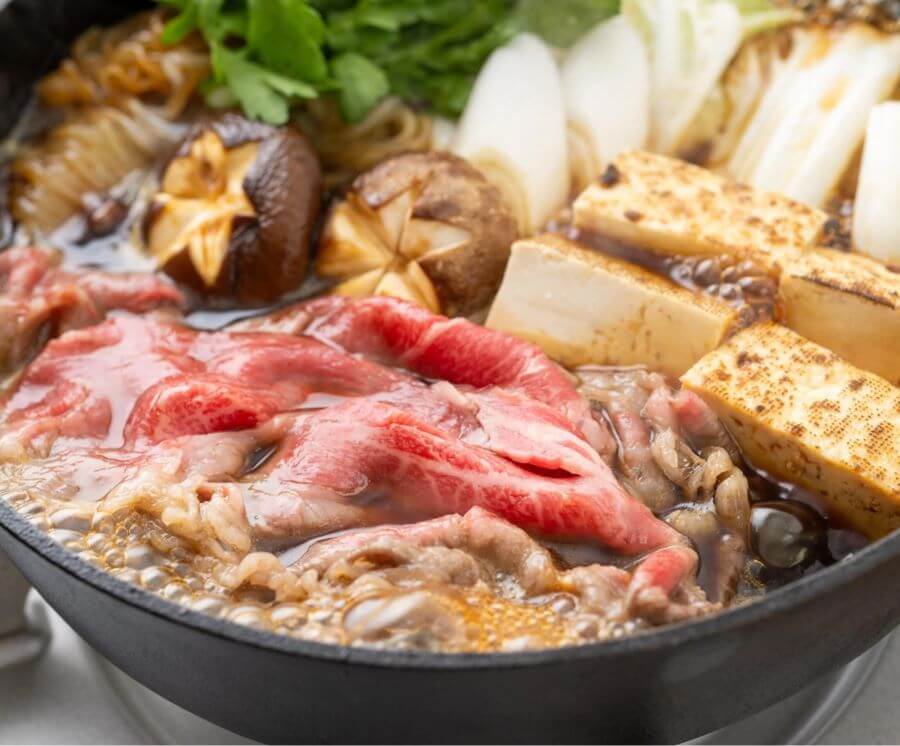 Với hương vị đậm đà, sukiyaki chắc chắn sẽ chinh phục cả những thực khách khó tính nhất