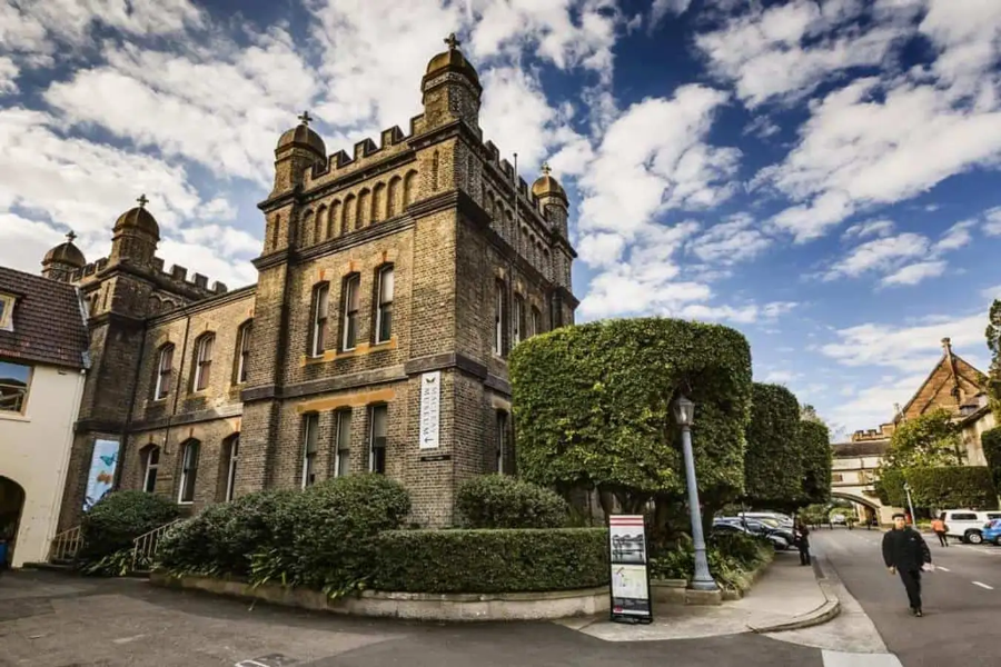 Bảo tàng Macleay không chỉ là một trong những địa điểm nổi tiếng ở Sydney mà còn là điểm đến không thể bỏ qua cho du khách đam mê lịch sử, khoa học tự nhiên