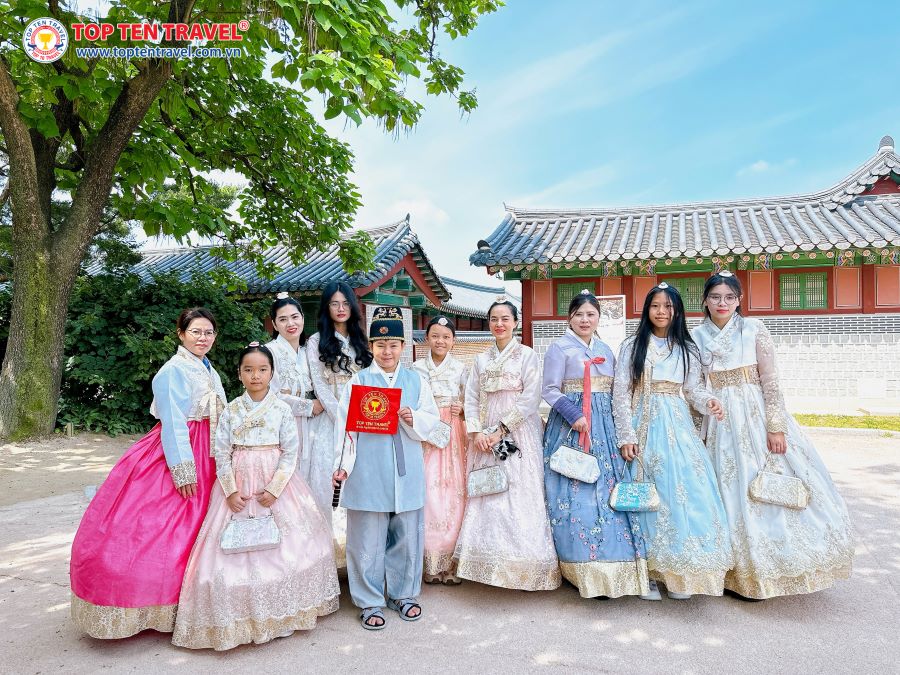 Nhắc đến Hàn Quốc, không thể không nhắc đến Hanbok - bộ trang phục truyền thống mang đậm bản sắc văn hóa của đất nước này