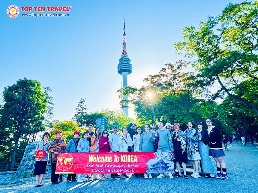 Trên đỉnh Namsan thơ mộng, Tháp Namsan sừng sững hiên ngang như một biểu tượng du lịch vĩnh cửu của Seoul