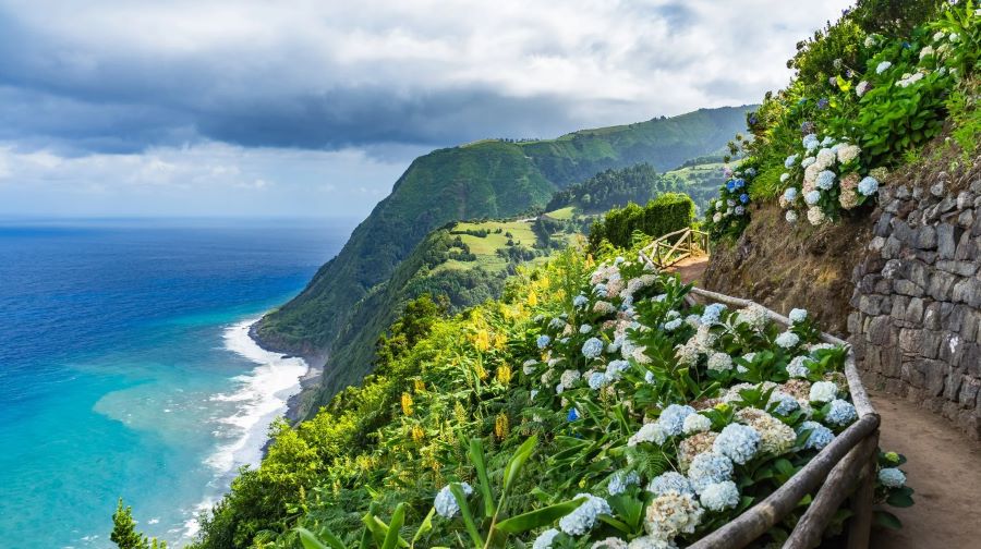 Quần đảo Azores là một trong những điểm đến lý tưởng trong chuyến du lịch châu Âu mùa xuân