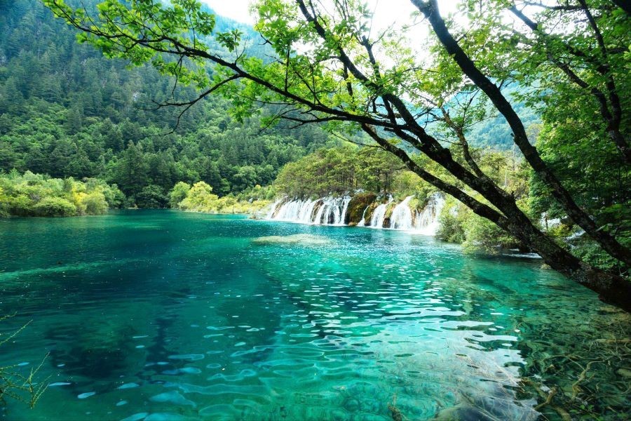 Cửu Trại Câu là một trong những thắng cảnh trọng điểm của du lịch Trung Quốc