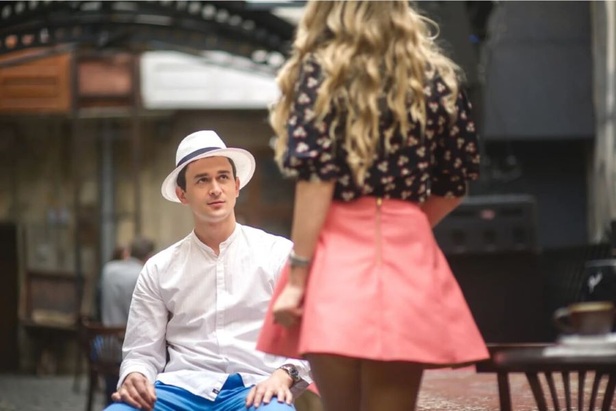 Người Đức có thói quen nhìn chằm chằm vào người khác 