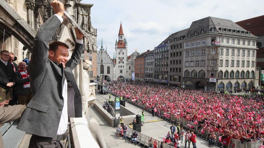 Người dân thành phố Munich tổ chức ăn mừng chiến thắng của đội bóng Bayern Munich - "hùm xám xứ Bavaria"