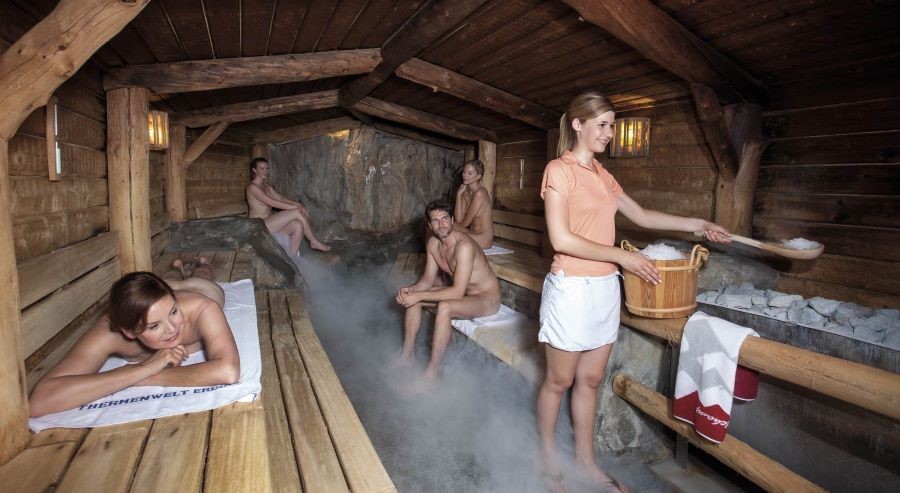 Người Đức thích khỏa thân ở phòng tắm hơi