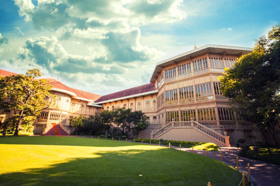 Cung điện Mùa hè Vimanmek là một kiệt tác kiến trúc Thái Lan, được xây dựng vào năm 1901 dưới thời vua Chulalongkorn