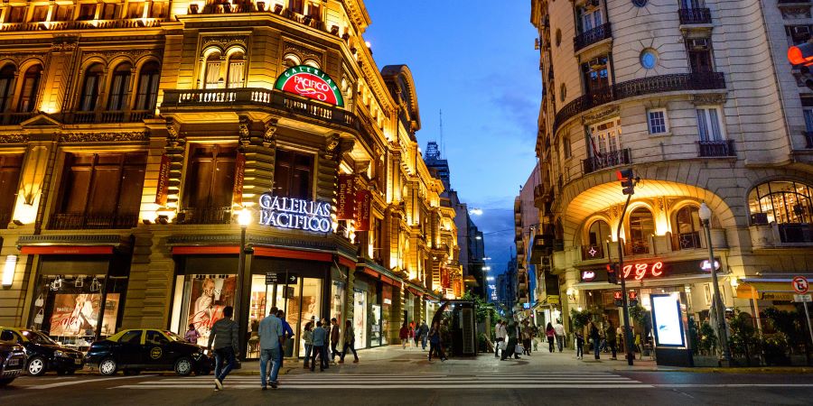 Buenos Aires với những đại lộ thênh thang, những trung tâm giải trí sôi động cả ngày lẫn đêm