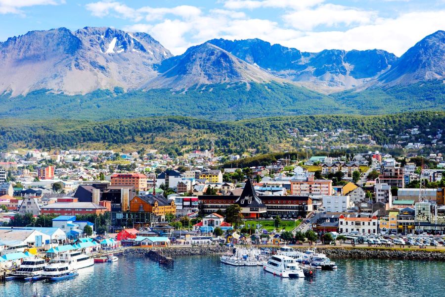 Thành phố Ushuaia được biết đến như cánh cổng đến với Nam Cực hay còn được gọi vui là “nơi tận cùng thế giới”