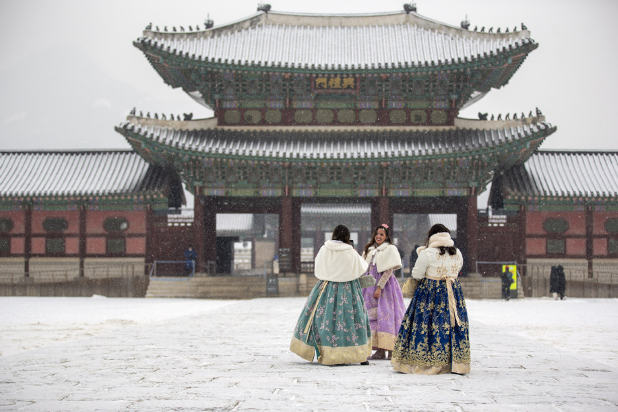 Những góc chụp ảnh đẹp tại Gyeongbokgung mùa đông cũng vô cùng đa dạng