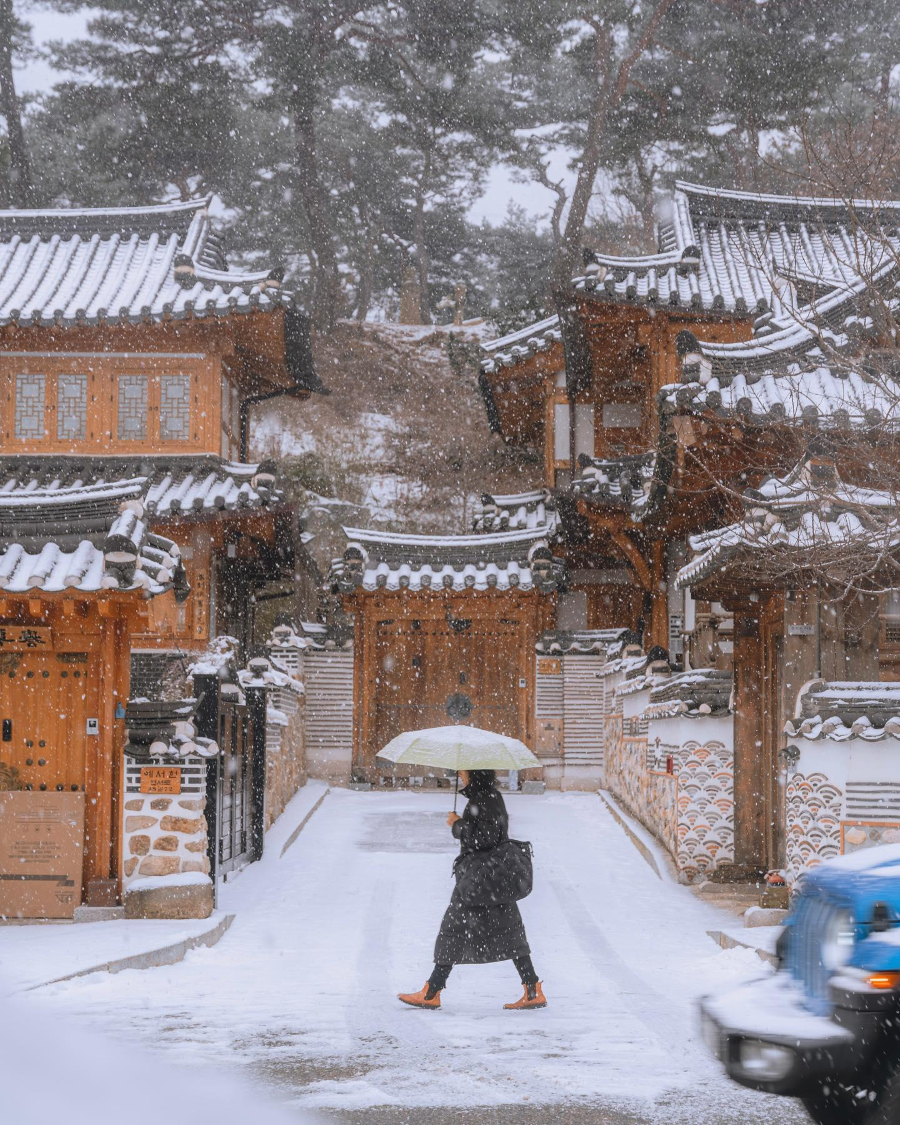 Mùa đông là thời điểm lý tưởng để bạn thỏa sức sáng tạo với những bức ảnh “sống ảo” cực chill tại Bukchon Hanok