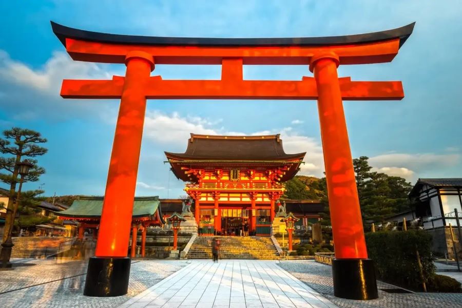 Đền thờ Fushimi Inari-taisha lưu giữ nét trang nghiêm và cổ kính của cố đô Kyoto 