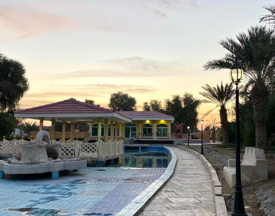 Dubai Farm Al Lisaili sở hữu một hồ nước nhân tạo ngay giữa sa mạc vàng