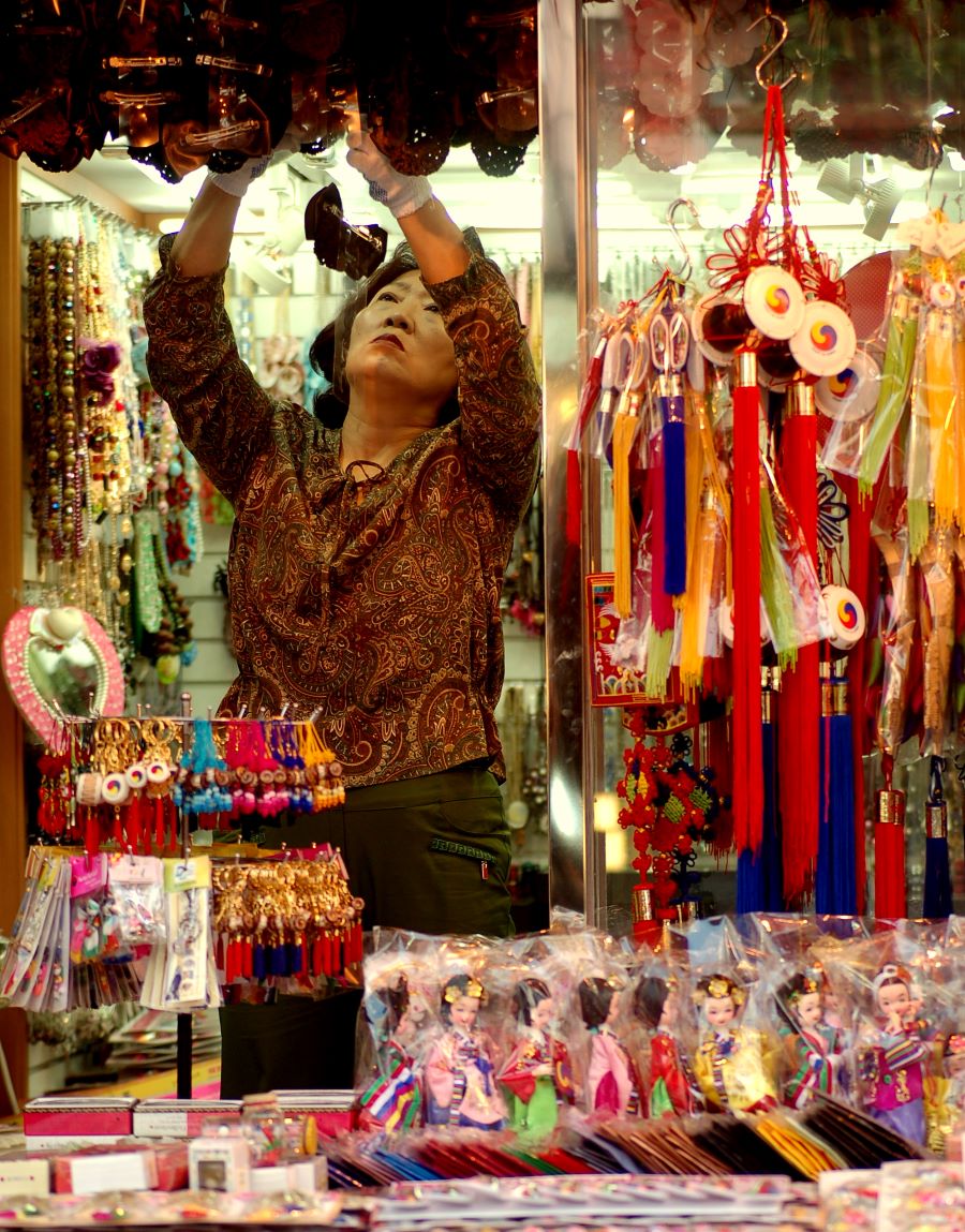 Chợ Namdaemun là một ngôi chợ truyền thống với nhiều mặt hàng được bày bán