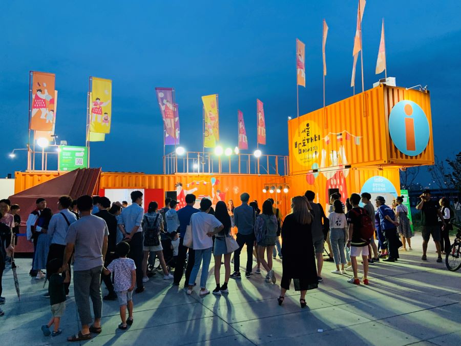 Yeouido là khu vực chợ đêm quốc tế nằm tại Công viên Yeouido Hangang