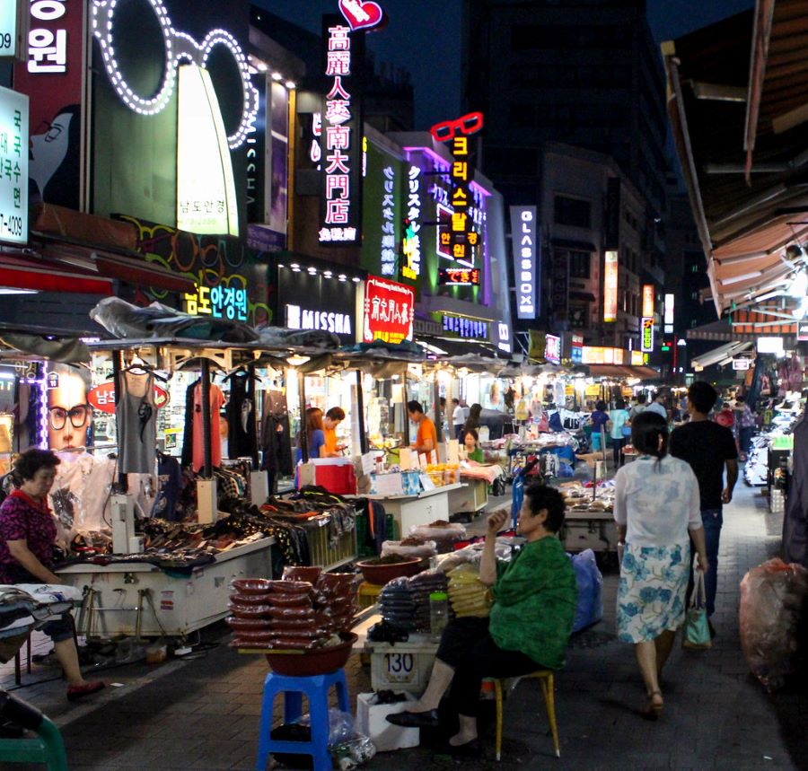 Chợ Namdaemun là một ngôi chợ truyền thống với nhiều mặt hàng được bày bán