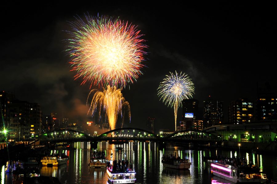 Lễ hội pháo hoa Sumidagawa là một trong những lễ hội pháo hoa có tuổi đời lâu nhất và nổi tiếng nhất Nhật Bản 