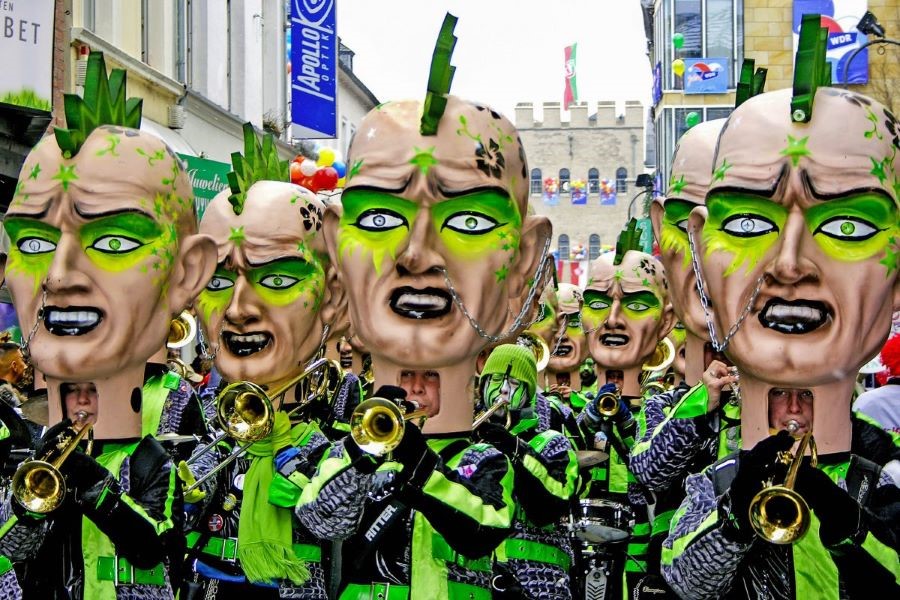 Mọi người sẽ cùng nhau cải trang thành phù thủy hay ma quỷ trong lễ hội Carnival