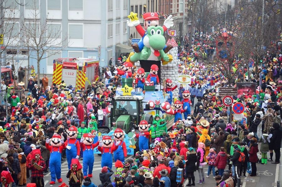 Lễ hội hóa trang Carnival thu hút một lượng lớn du khách ghé thăm mỗi năm