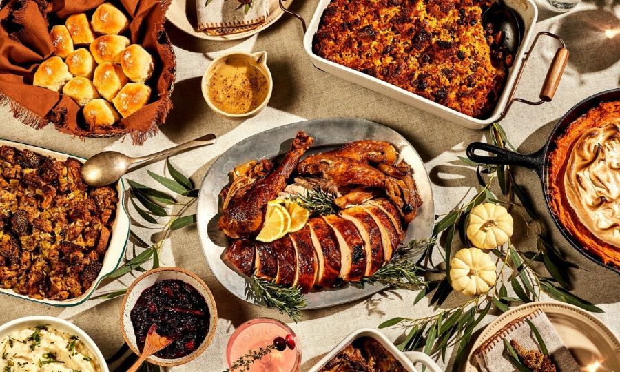 Vào ngày Lễ Tạ Ơn, họ sẽ chuẩn bị một bữa cơm thơm ngon, hấp dẫn để quây quần bên cạnh những người thân yêu