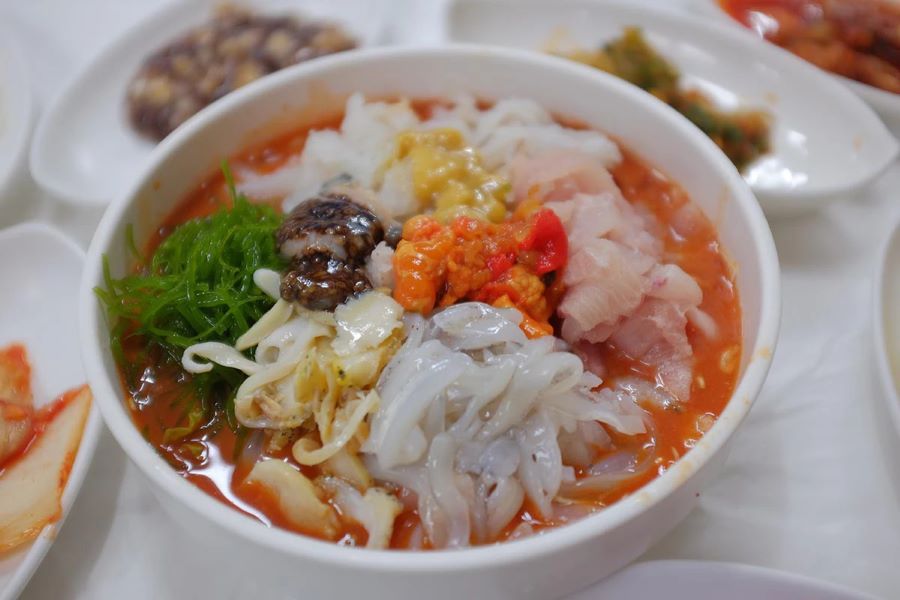 Mul Hwe là một dạng sashimi cay và lạnh cực kỳ nổi tiếng và được ưa chuộng tại xứ sở kim chi