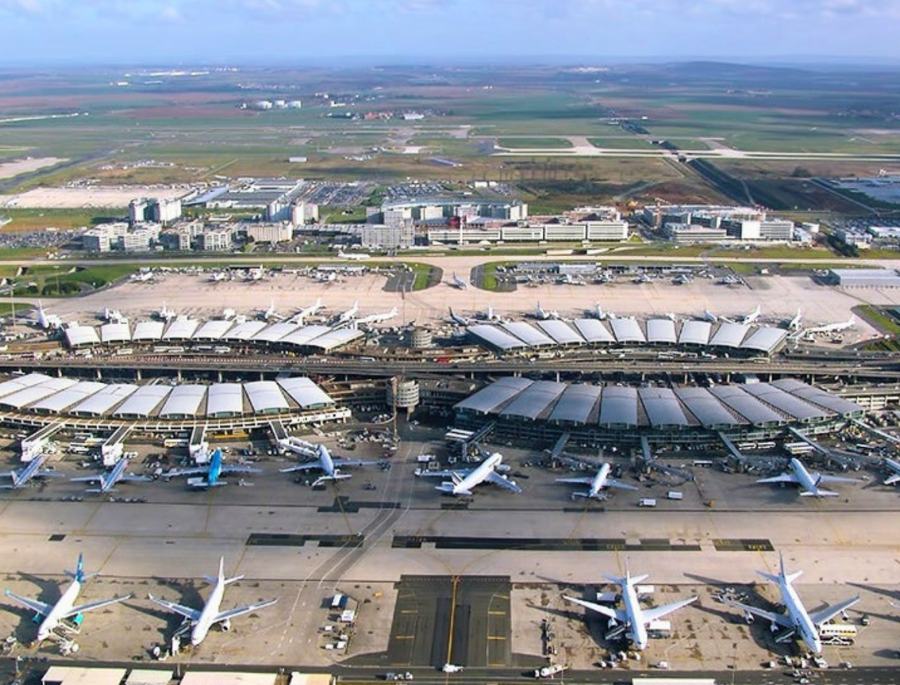 Khung cảnh Sân bay Charles de Gaulle, Paris, Pháp nhìn từ trên cao