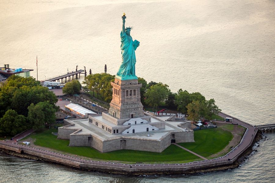 Tượng Nữ thần Tự do - biểu tượng của tự do và dân chủ