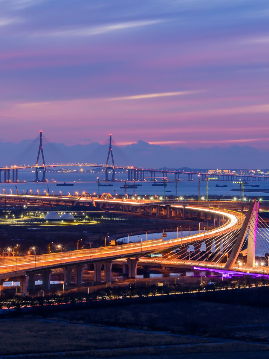  Tọa lạc tại phía tây bắc Hàn Quốc, Thành phố Incheon nằm giáp với thủ đô Seoul về phía đông