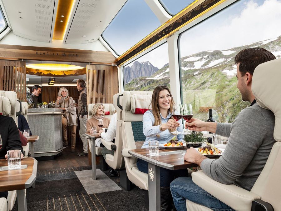 Chuyến tàu tốc hành Glacier cung cấp cho du khách đầy đủ các dịch vụ tiện nghi 