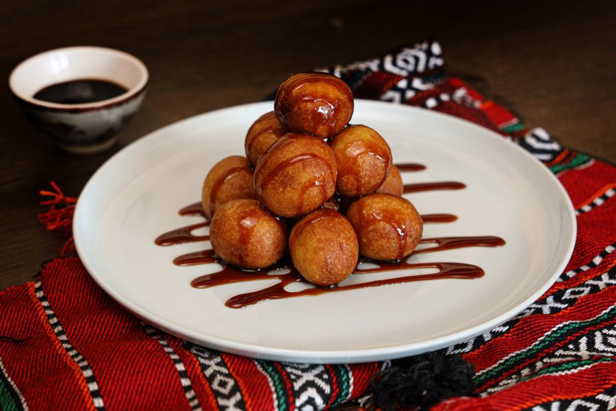 Luqaimat - Món bánh ngọt tráng miệng thơm ngon, hấp dẫn nổi tiếng tại Dubai