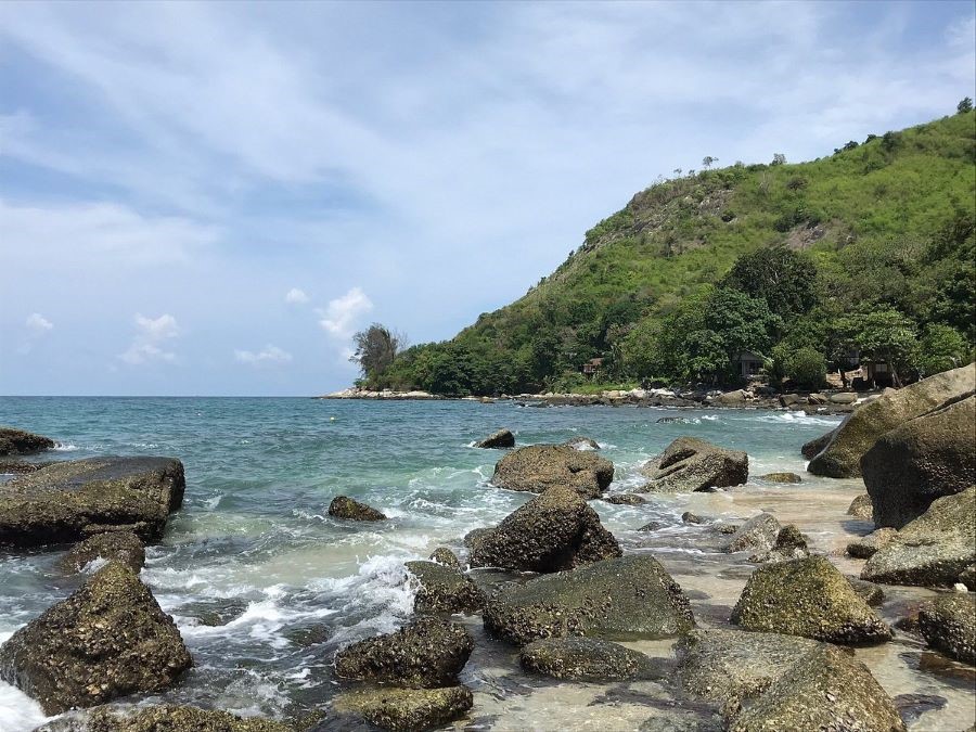 Ao Sane - một trong những bãi biển đẹp nhất Phuket mà bạn không nên bỏ lỡ