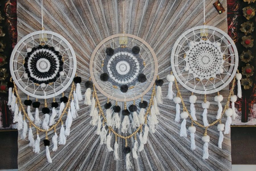 Một chiếc dreamcatcher là món quà lưu niệm cơ bản mà bạn có thể mang về nhà từ Bali