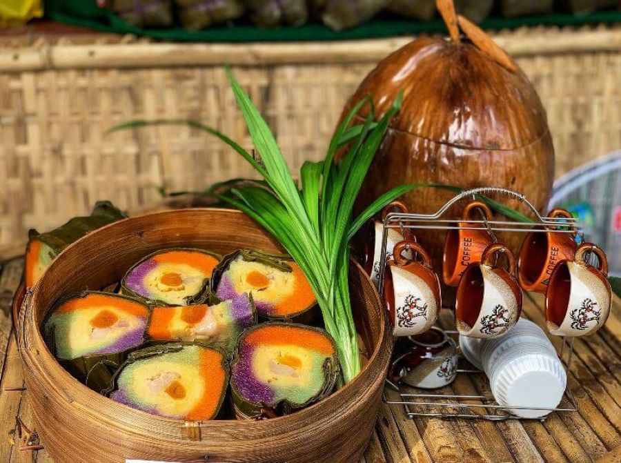 Bánh tét Trà Cuôn là món đặc sản ngọt ngào hương vị quê hương của người dân Trà Vinh