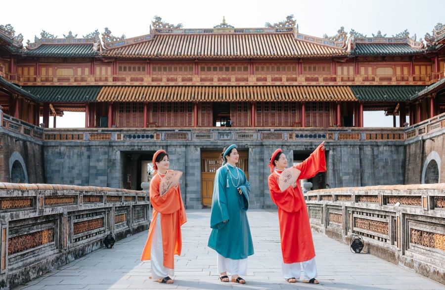 Nếu bạn vẫn chưa biết nên thuê áo dài chụp ảnh ở đâu tại Huế thì Áo dài Mixu là một sự gợi ý hoàn hảo