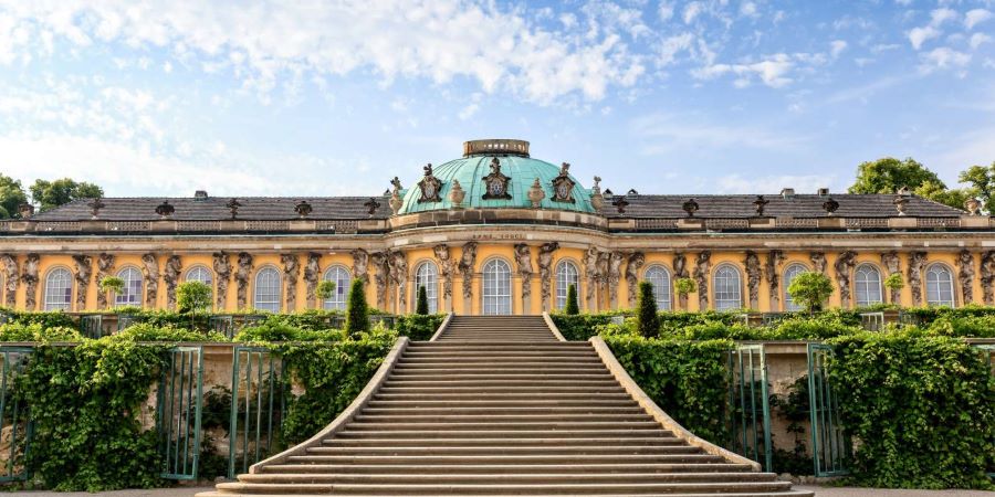 Cung điện Sanssouci được xây dựng tại Potsdam