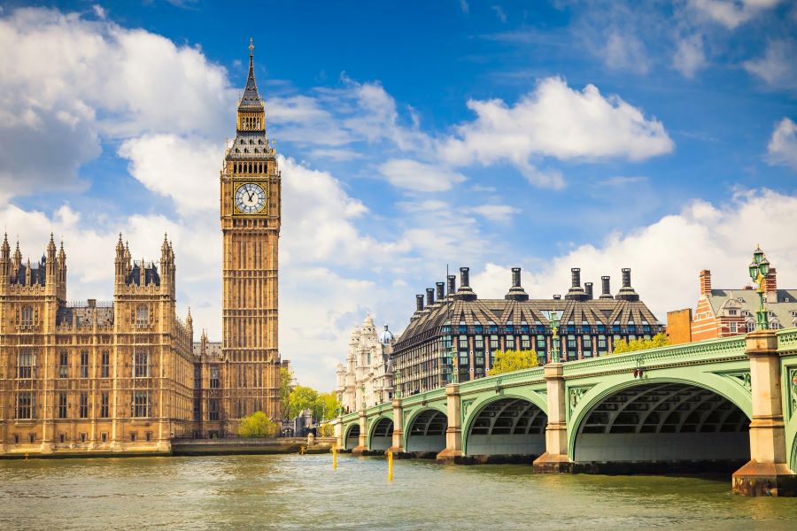 Tháp đồng hồ Big Ben - một trong những biểu tượng lịch sử nổi tiếng nhất ở xứ sở sương mù