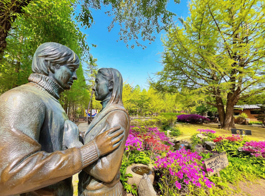 Du khách sẽ check-in tại bức tượng của cặp đôi trong phim “Bản tình ca Mùa đông” nổi tiếng 