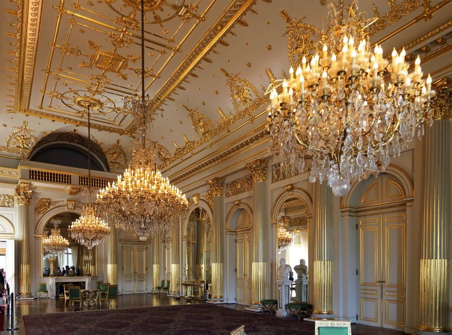 Nội thất sang trọng và xa hoa bên trong cung điện Hoàng gia Brussels