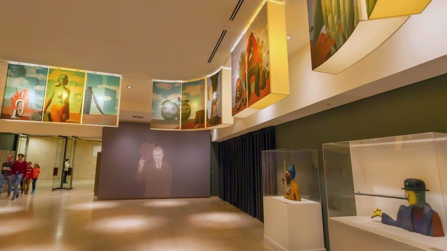 Ghé thăm bảo tàng Magritte, du khách có cơ hội chiêm ngưỡng những kiệt tác nghệ thuật