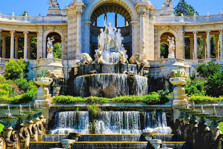 Lâu đài nước Palais Longchamp với những họa tiết và đường nét điêu khắc đầy tỉ mỉ, ấn tượng