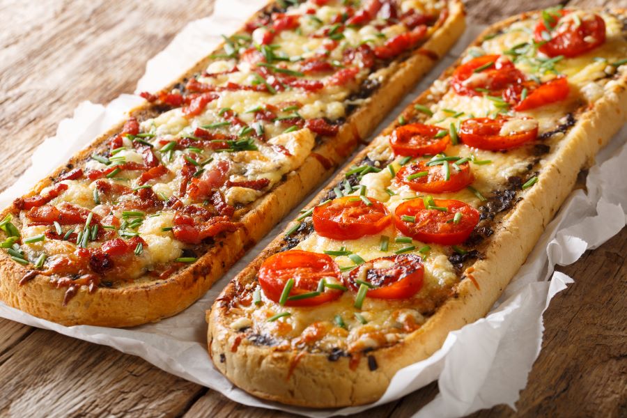 Zapiekanka là một loại bánh sandwich tuy đơn giản nhưng lại vô cùng thơm ngon hấp dẫn