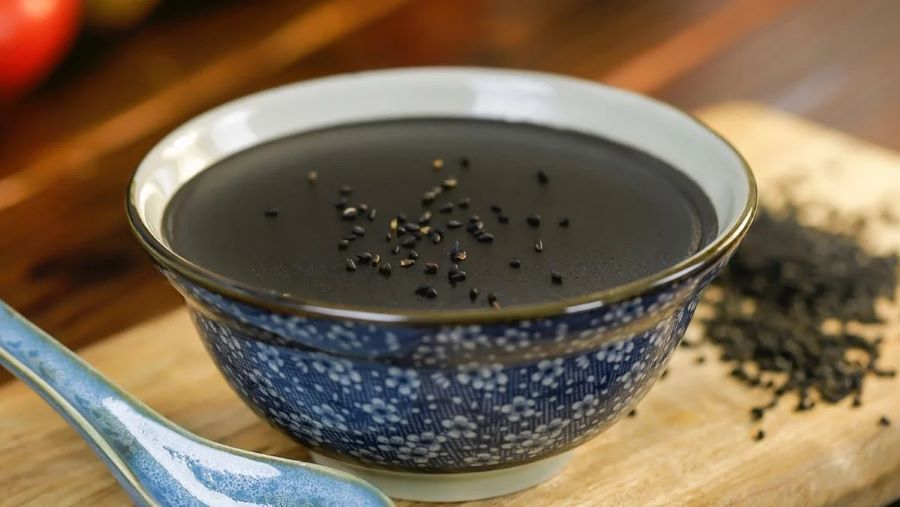 Chè mè đen là một món chè cực kỳ tốt cho sức khỏe, giúp cải thiện giấc ngủ và làm đẹp da