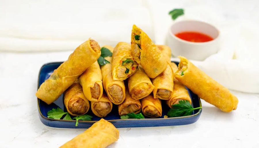 Vietnamese Loempia với phần vỏ được làm từ bột mì vàng ruộm cực kỳ hấp dẫn 
