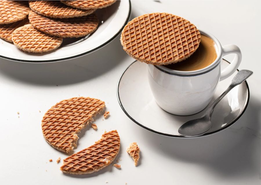 Stroopwafels là tên gọi của món bánh quế nổi tiếng hàng đầu tại Hà Lan 