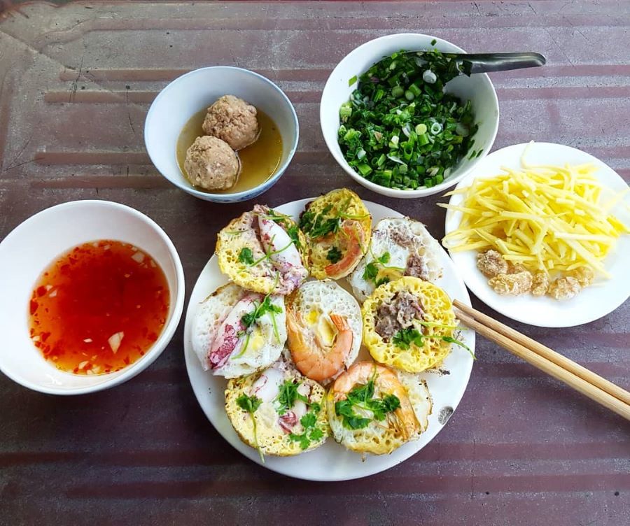 Bánh căn hải sản - món đặc sản trứ danh phải thử một lần khi ghé thăm Nha Trang 