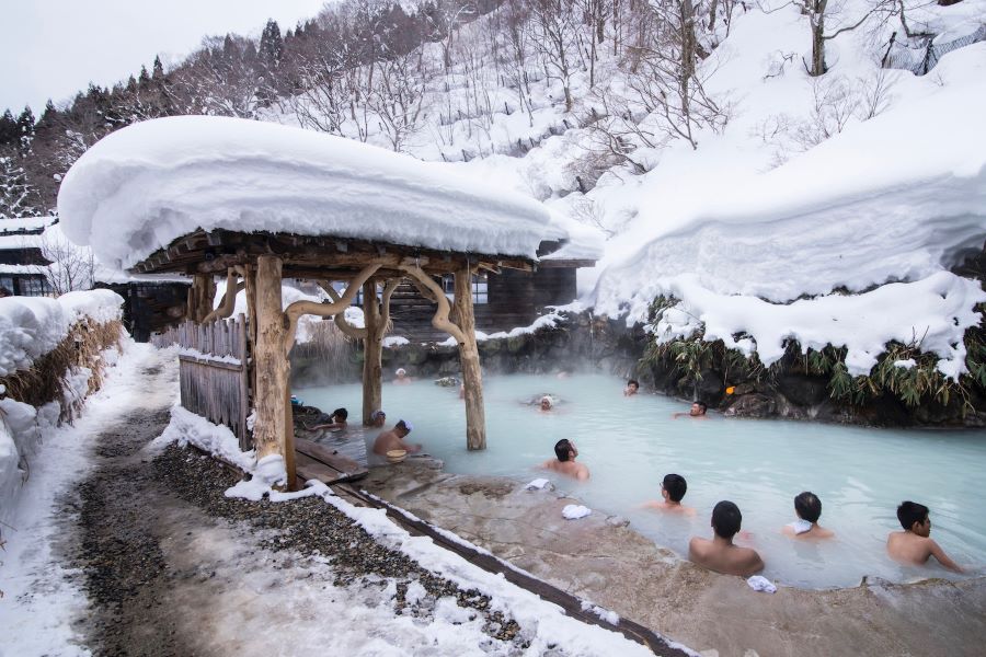 Tắm suối nước nóng Onsen là một trong những nét văn hoá đặc trưng nhất của người dân xứ Phù Tang