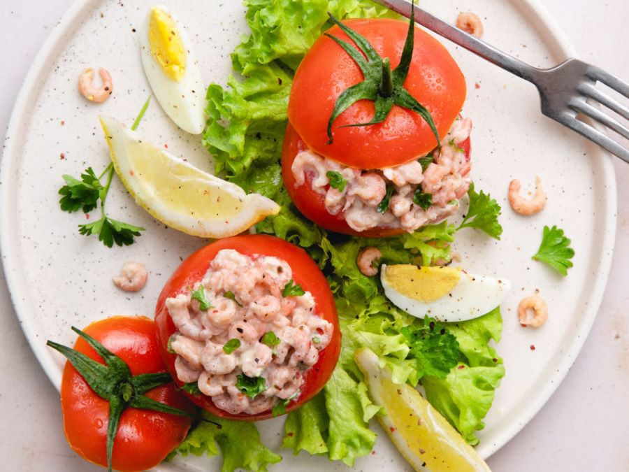 Tomates aux Crevettes Grises là một lựa chọn ẩm thực tuyệt vời vào mùa hè
