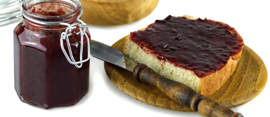 Sirop de Liège được chế biến khá cầu kỳ từ nước ép táo và lê