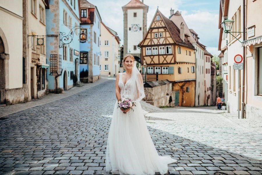 Thị trấn cổ kính Rothenburg là địa điểm chụp hình cưới nổi tiếng tại Đức